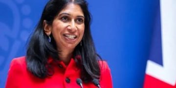 गृहमन्त्री सुएला ब्रेभरम्यानले प्रधानमन्त्री लिज ट्रसको सरकार छोडीन्