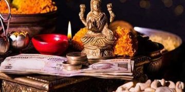 धन्तेरस पुजा लागि सुन,चाँदीका सिक्का किन्नका लागि बाक्लो भीड