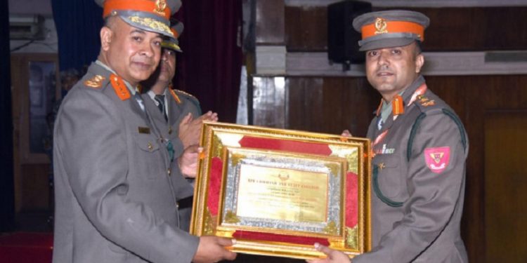 सशस्त्र प्रहरी बलमा सञ्चालित ‘छैटौँ कमान्ड तथा स्टाफ कोर्ष’ मा डीएसपी सुरेश गैरे सर्वोत्कृष्ट